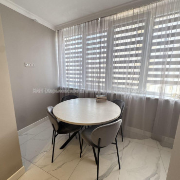 Продам квартиру, Малиновская ул. , 2 кім., 76 м², евроремонт 