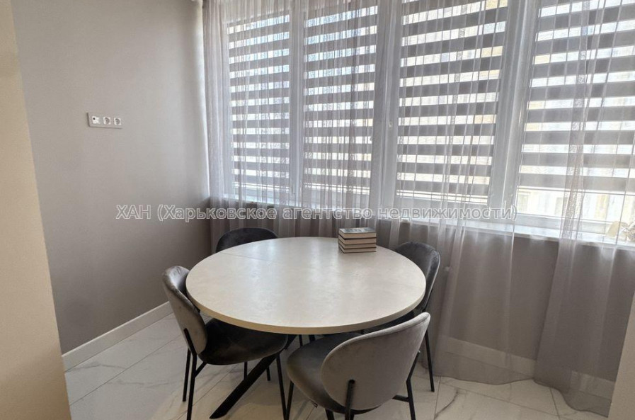 Продам квартиру, Малиновская ул. , 2 кім., 76 м², евроремонт 