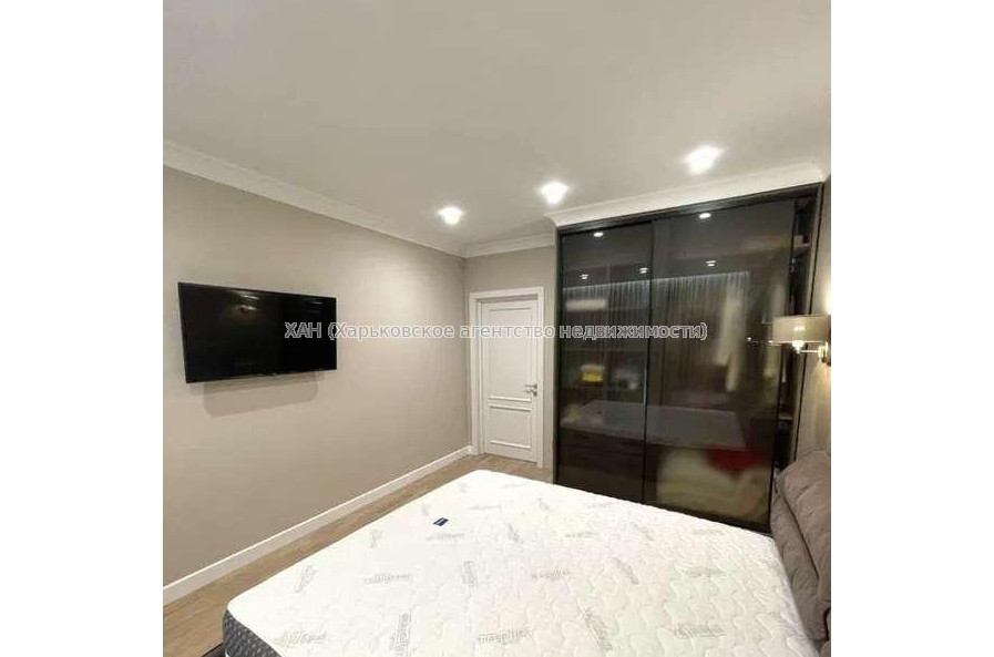 Продам квартиру, Малиновская ул. , 2  ком., 76 м², евроремонт 