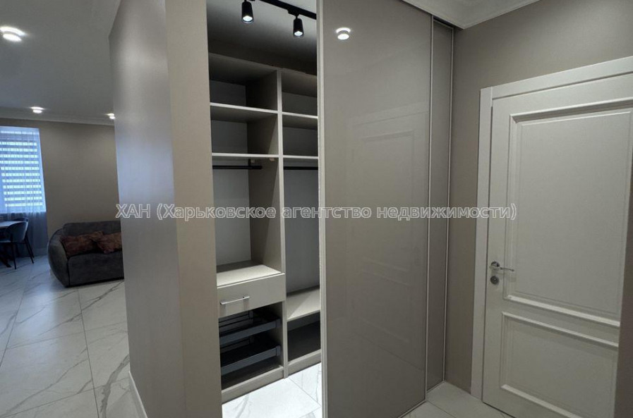 Продам квартиру, Малиновская ул. , 2 кім., 76 м², евроремонт 