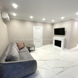 Продам квартиру, Малиновская ул. , 2  ком., 76 м², евроремонт