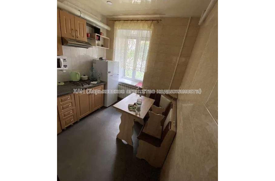 Продам квартиру, Малиновского ул. , 2 кім., 45 м², косметический ремонт 