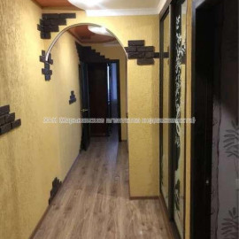Продам квартиру, Гвардейцев Широнинцев ул. , 3 кім., 66 м², капитальный ремонт