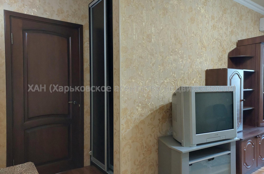 Продам квартиру, Гимназическая наб. , 2  ком., 44 м², косметический ремонт 