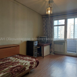 Продам квартиру, Гагарина просп. , 3 кім., 60 м², косметический ремонт