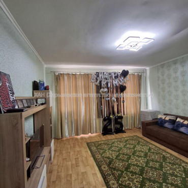 Продам квартиру, Защитников Украины пл. , 2 кім., 49 м², капитальный ремонт 