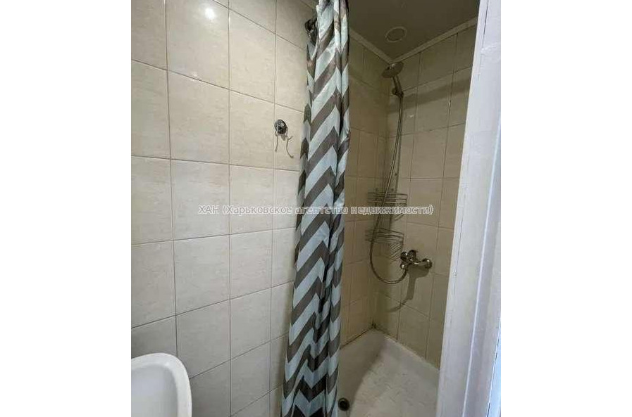 Продам квартиру, Защитников Украины пл. , 2  ком., 49 м², капитальный ремонт 