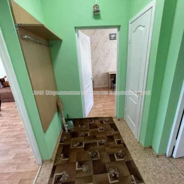 Продам квартиру, Защитников Украины пл. , 2 кім., 49 м², капитальный ремонт 