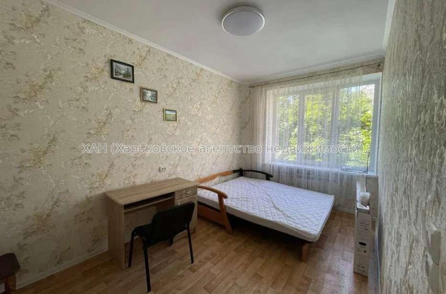 Продам квартиру, Защитников Украины пл. , 2  ком., 49 м², капитальный ремонт 