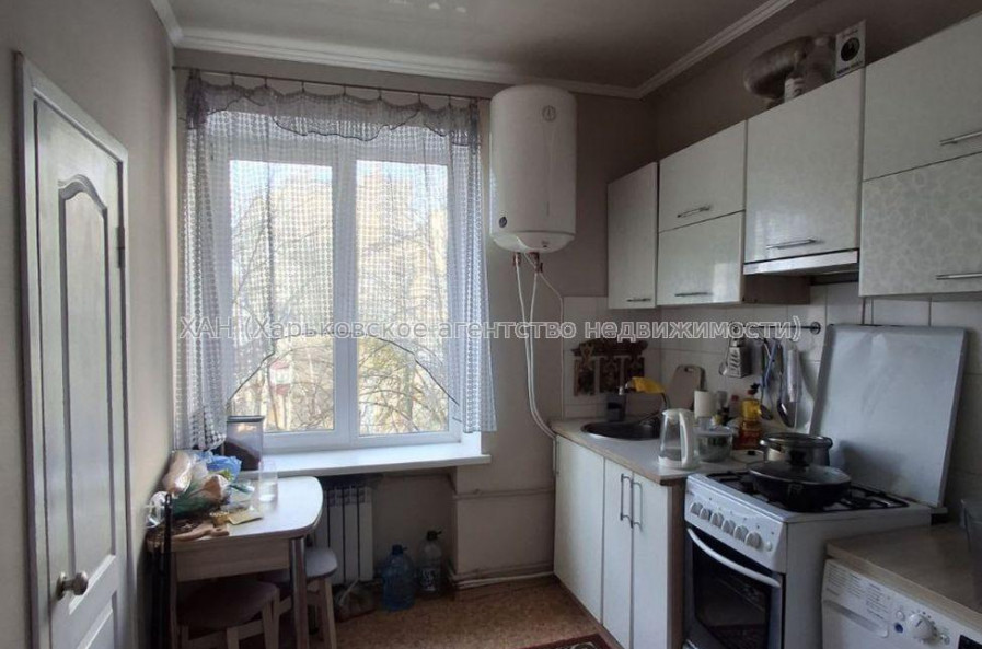 Продам квартиру, Защитников Украины пл. , 2 кім., 49 м², капитальный ремонт 