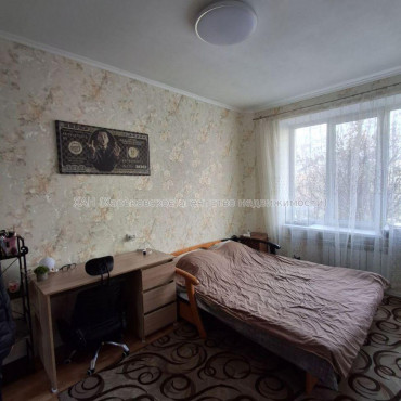 Продам квартиру, Защитников Украины пл. , 2 кім., 49 м², капитальный ремонт 