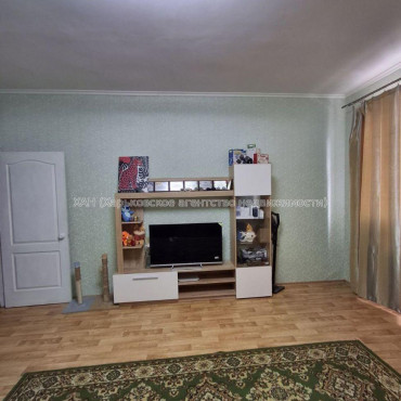 Продам квартиру, Защитников Украины пл. , 2 кім., 49 м², капитальный ремонт 