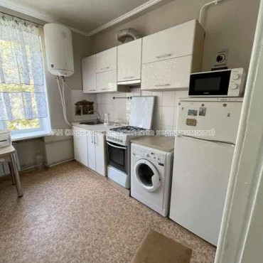 Продам квартиру, Защитников Украины пл. , 2 кім., 49 м², капитальный ремонт 