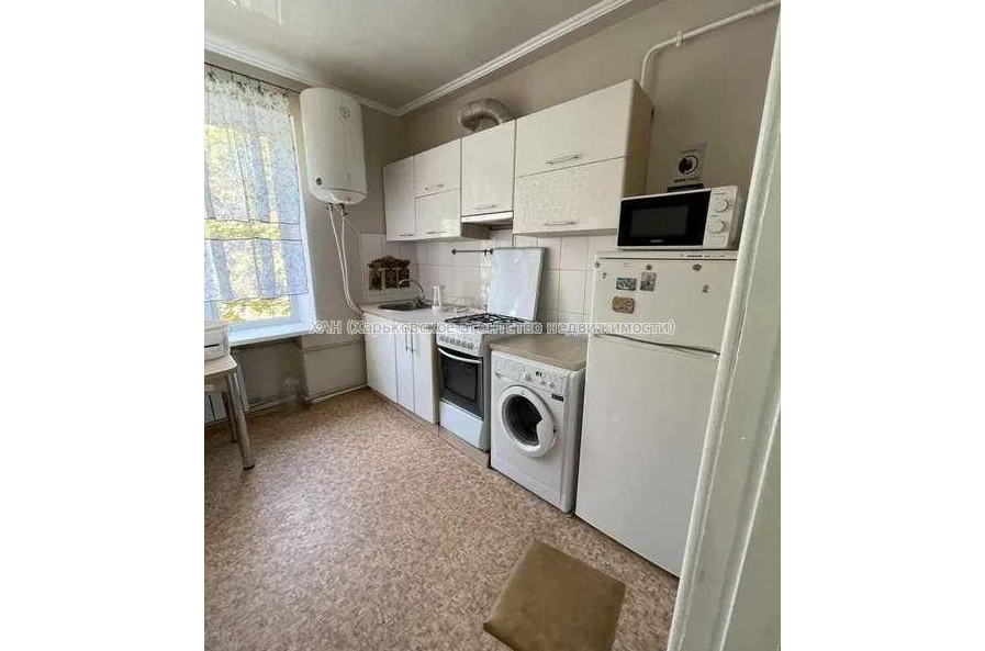 Продам квартиру, Защитников Украины пл. , 2  ком., 49 м², капитальный ремонт 