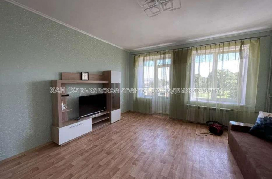Продам квартиру, Защитников Украины пл. , 2  ком., 49 м², капитальный ремонт 