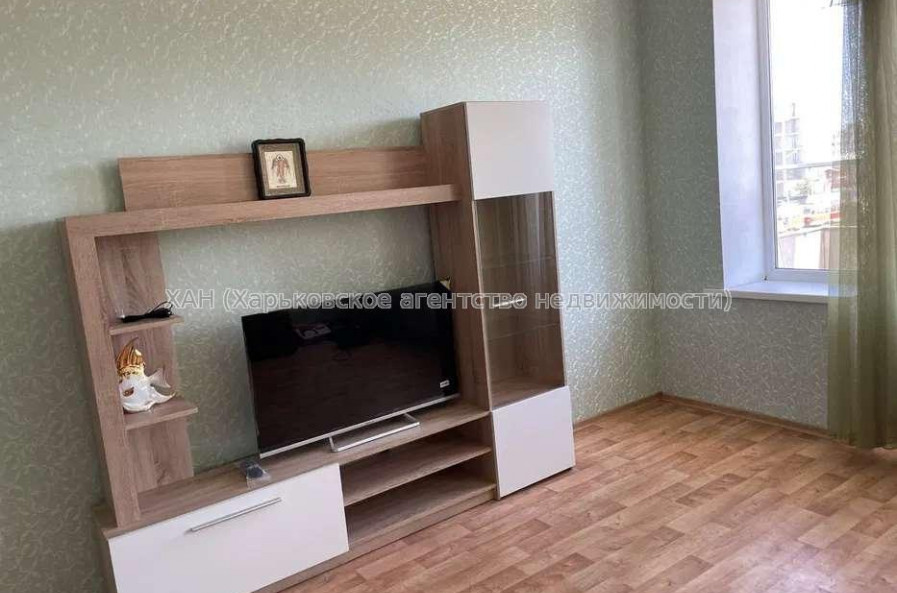 Продам квартиру, Защитников Украины пл. , 2  ком., 49 м², капитальный ремонт 