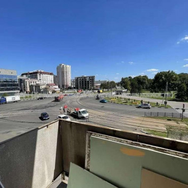 Продам квартиру, Защитников Украины пл. , 2 кім., 49 м², капитальный ремонт 