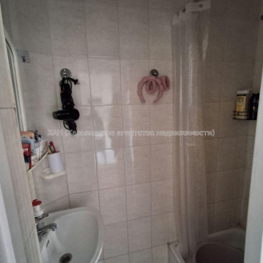 Продам квартиру, Защитников Украины пл. , 2 кім., 49 м², капитальный ремонт 