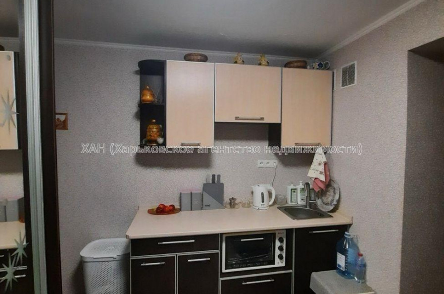 Продам квартиру, Льва Ландау просп. , 1 кім., 27 м², капитальный ремонт 