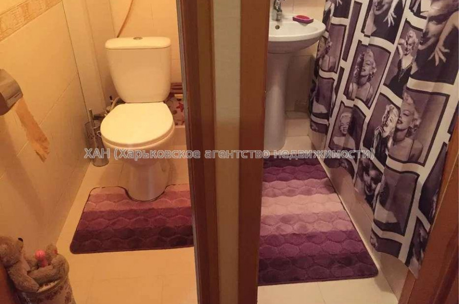 Продам квартиру, Амосова ул. , 4  ком., 65 м², капитальный ремонт 