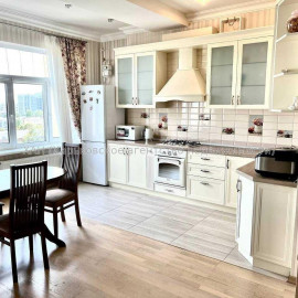 Продам квартиру, Чернышевская ул. , 2 кім., 71 м², авторский дизайн