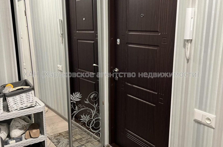 Продам квартиру, Амосова ул. , д. 1 , 1 кім., 36 м², капитальный ремонт 