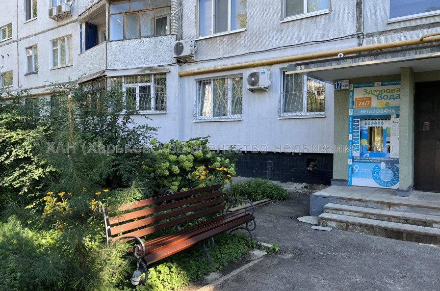 Продам квартиру, Амосова ул. , д. 1 , 1 кім., 36 м², капитальный ремонт 