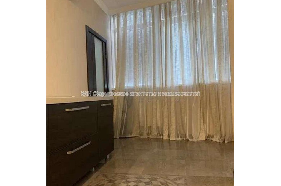 Продам квартиру, Олимпийская ул. , 2 кім., 90 м², евроремонт 