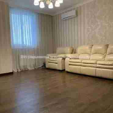 Продам квартиру, Олимпийская ул. , 2 кім., 90 м², евроремонт 