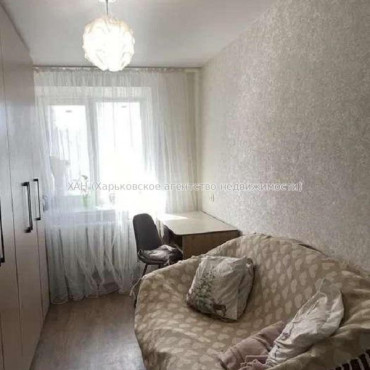 Продам квартиру, Зерновая ул. , 2 кім., 41 м², капитальный ремонт 