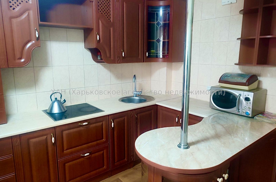 Продам квартиру, Барабашова академика ул. , 2 кім., 83 м², капитальный ремонт 