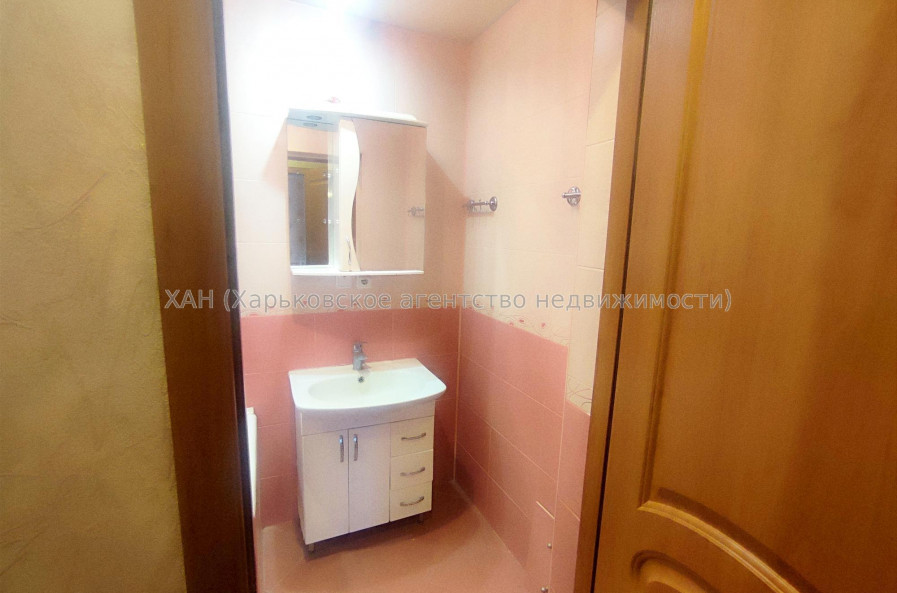 Продам квартиру, Барабашова академика ул. , 2 кім., 83 м², капитальный ремонт 