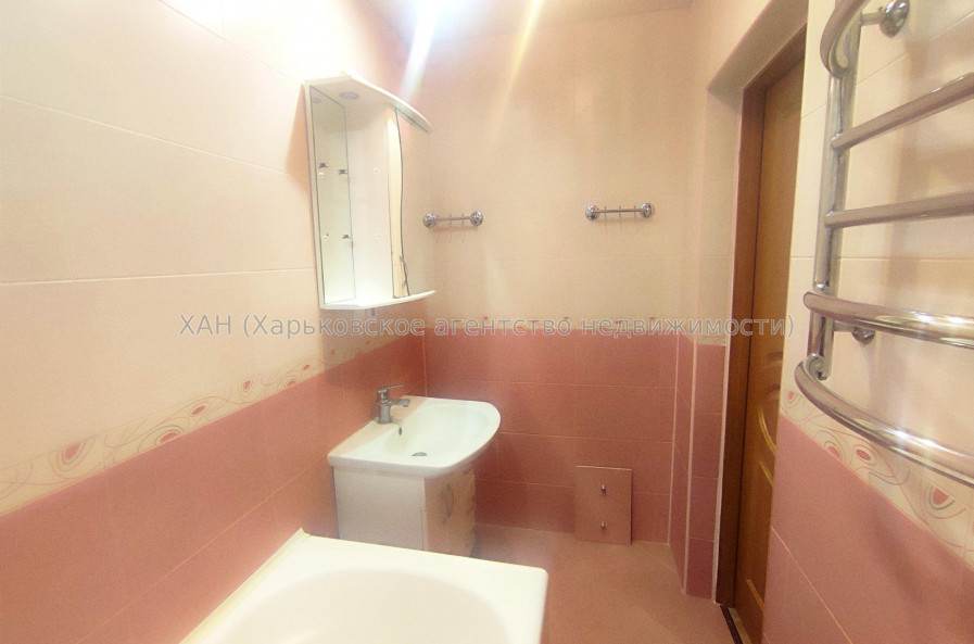 Продам квартиру, Барабашова академика ул. , 2 кім., 83 м², капитальный ремонт 