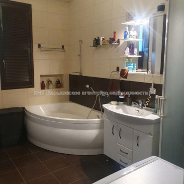 Продам квартиру, Глобинская ул. , 3 кім., 83 м², капитальный ремонт 