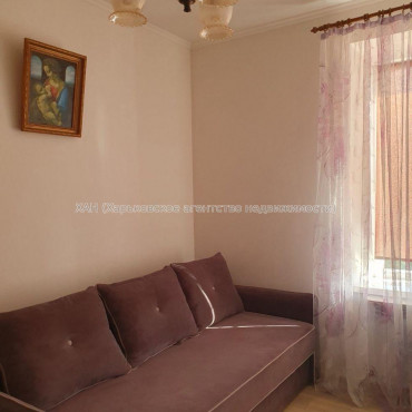 Продам квартиру, Глобинская ул. , 3 кім., 83 м², капитальный ремонт 