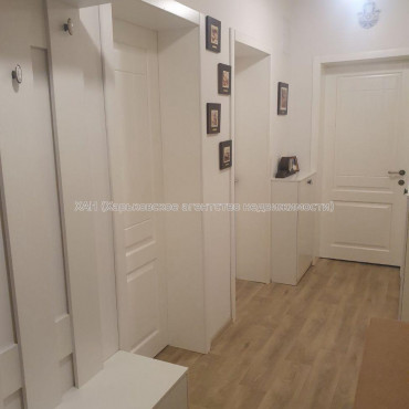 Продам квартиру, Глобинская ул. , 3 кім., 83 м², капитальный ремонт 