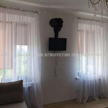 Продам квартиру, Глобинская ул. , 3 кім., 83 м², капитальный ремонт 