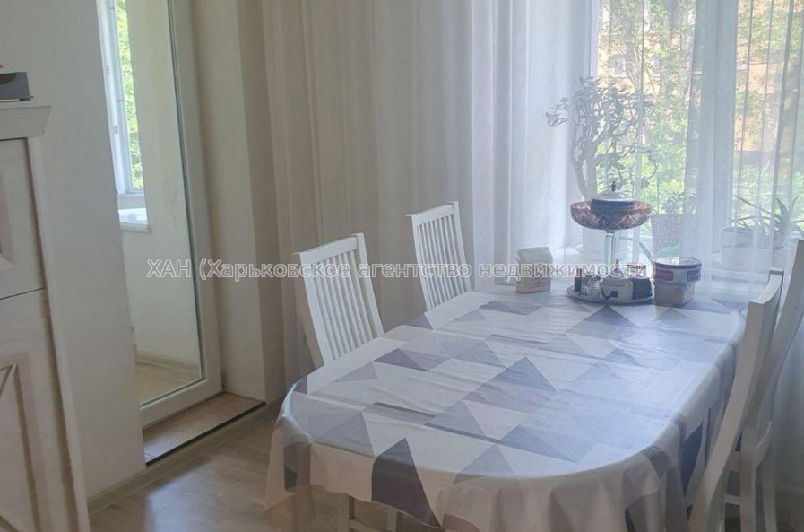 Продам квартиру, Глобинская ул. , 3 кім., 83 м², капитальный ремонт 