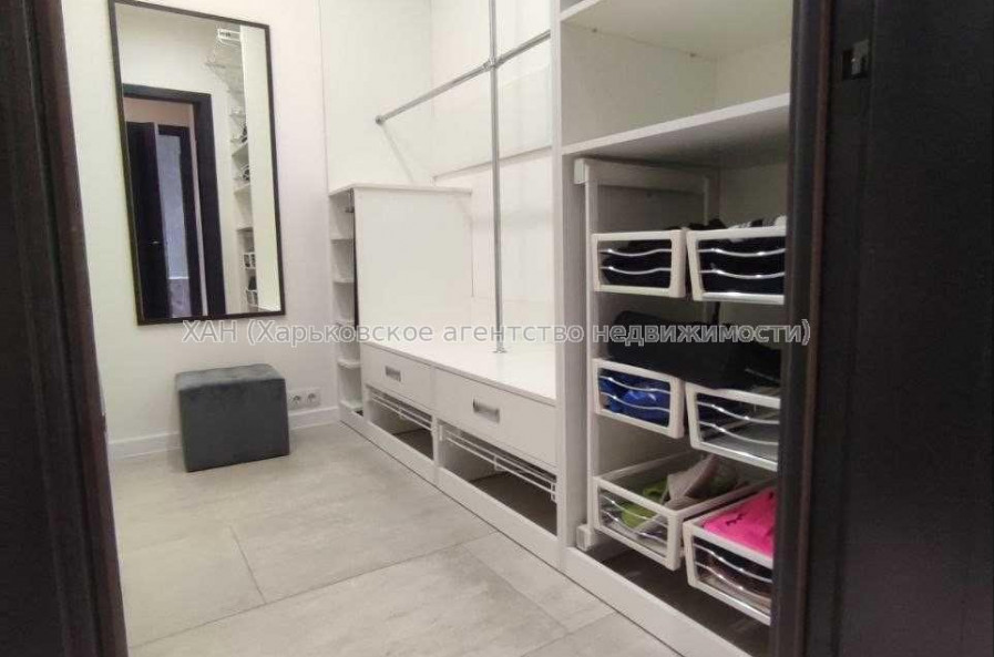 Продам квартиру, Мирная ул. , 3 кім., 125 м², евроремонт 