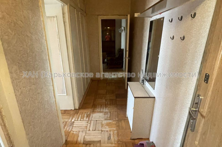 Продам квартиру, Героев Труда ул. , 3 кім., 68 м², косметический ремонт 