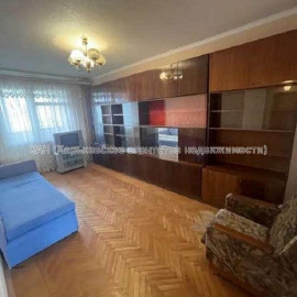 Продам квартиру, Героев Труда ул. , 3 кім., 68 м², косметический ремонт