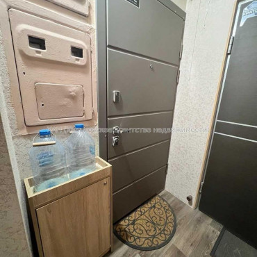 Продам квартиру, Владислава Зубенко ул. , 2  ком., 44 м², капитальный ремонт 