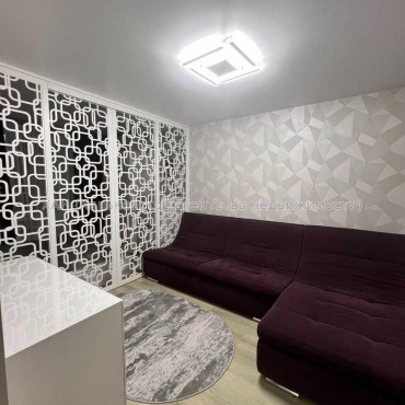 Продам квартиру, Владислава Зубенко ул. , 2  ком., 44 м², капитальный ремонт 