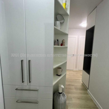 Продам квартиру, Владислава Зубенко ул. , 2  ком., 44 м², капитальный ремонт 