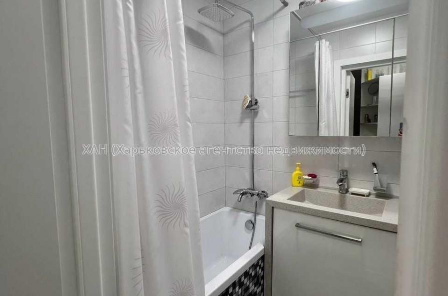 Продам квартиру, Владислава Зубенко ул. , 2 кім., 44 м², капитальный ремонт 