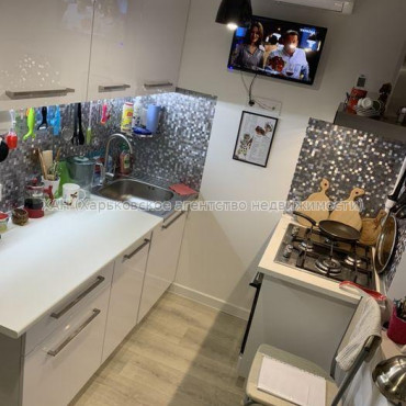 Продам квартиру, Владислава Зубенко ул. , 2  ком., 44 м², капитальный ремонт 