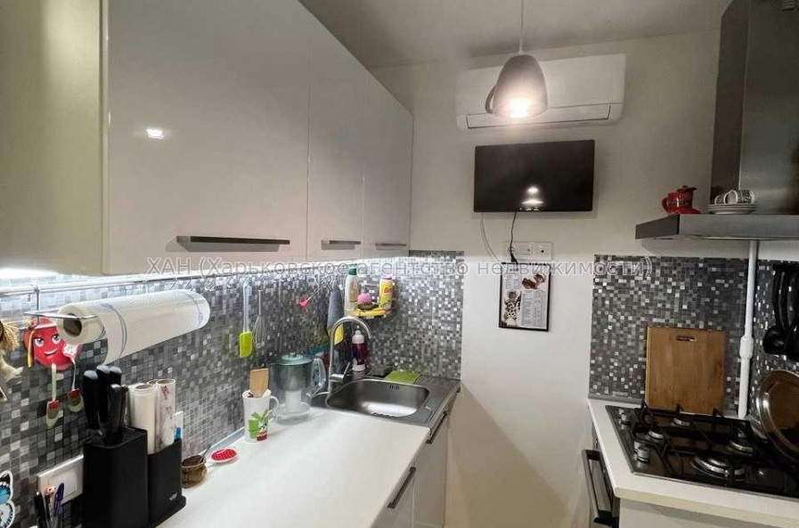 Продам квартиру, Владислава Зубенко ул. , 2  ком., 44 м², капитальный ремонт 