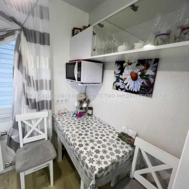 Продам квартиру, Владислава Зубенко ул. , 2  ком., 44 м², капитальный ремонт 