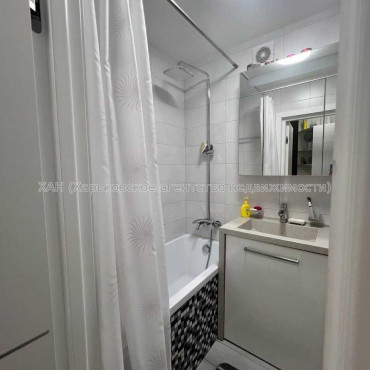 Продам квартиру, Владислава Зубенко ул. , 2  ком., 44 м², капитальный ремонт 