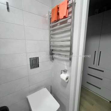 Продам квартиру, Владислава Зубенко ул. , 2  ком., 44 м², капитальный ремонт 